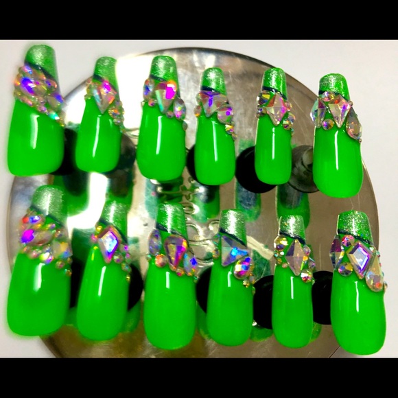Green Blingzzz Press On Nails - Picture 3 of 5